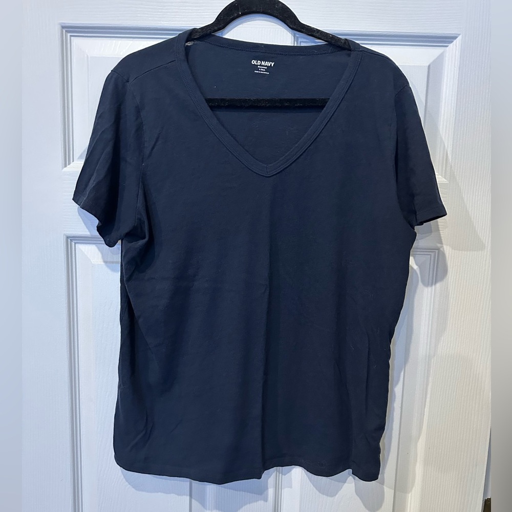 Old Navy tee shirt